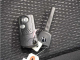 【スマートキー】ポケットやバックなどにキーを入れたまま探さなくてもロックの施錠、開錠、エンジンスタートも出来ます。