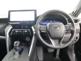 ハンドル周りです。運転している間、長く触れているものだから手に馴染むハンドルがいいですよね♪握ると欲しくなっちゃいますよ(^_-)-☆