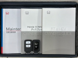 スマートキーは鍵をバッグに入れたままでもドアロックの開閉やエンジンのON・OFFができます。夜間や雨の日も鍵を探さなくて良いので便利です。