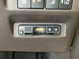 ハンドルの右下にETCがついています。高速道路の料金所の通過も楽々です!。 カードの取り出しもしやすい場所についています。