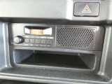 純正のAM/FMカーラジオを装備です。