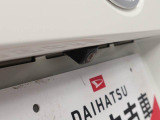 バックカメラ:運転席から見えにくい車の後方をカメラの映像を通して確認できます。駐車や切り返しが安心して行えます。