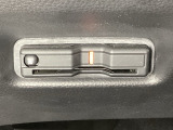 ハンドルの左下にETCがついています。高速道路の料金所の通過も楽々です。 カードの取り出しもしやすい場所についています。