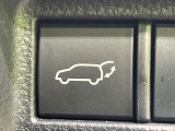 【パワーバックドア】スマートキーや運転席のボタンを押すだけでリアゲートが自動で開閉します!荷物を持っている時や、高い位置にあるバックドアを閉める際に便利な機能です♪