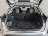 後席使用時でも、十分な荷室空間を確保しております