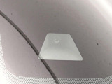 【三菱e-Assist】走行中に前方の車両等を認識し、衝突しそうな時は警報とブレーキで衝突回避と被害軽減をアシスト。より安全にドライブをお楽しみいただけます。