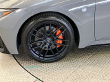 オレンジキャリパー(フロントLEXUSロゴ)装着でよりF SPORTらしい印象になっております。