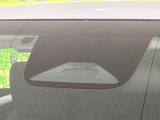 【ホンダセンシング】走行中に前方の車両等を認識し、衝突しそうな時は警報とブレーキで衝突回避と被害軽減をアシスト。より安全にドライブをお楽しみいただけます。