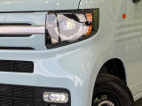 【LEDヘッドライト】悪天候や夜間走行時も良好な視界を確保し安心して運転できる高輝度LEDヘッドライトを装備!点灯速度が早く、消費電力も抑えられています。