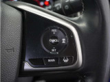 ◆アダプティブクルーズコントロール◆予め設定した車速内でクルマが自動的に加減速。前走車との適切な車間距離を維持しながら追従走行します。【LKAS】車線維持支援システムでステアリング操作を支援。