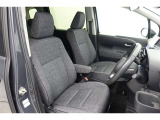 しっかりとしていて上質な座り心地のシートです。 座り心地も良くて長時間の運転も快適ですよ。 肌触りの良いシートが評判です。