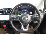 運転が楽しくなる明るく開放的な運転席まわりです。