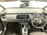 【前方視界】開放的な前方視界!運転がしやすく疲れにくいです♪窓が大きく、見通しがとっても良いおクルマですよ♪