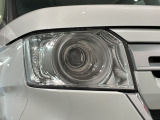 LEDヘッドライトは、点灯の瞬間から最大光量を発揮し、突然暗くなるトンネルなどでの安定感を高めます。