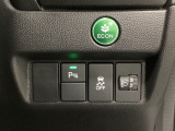 ハンドルの右側にはヘットライトリベライザーとVSA(ABS+TCS+横滑り抑制)の解除スイッチがついています。ヘッドライトリベライザーは道路状況や積荷の加重に応じてライトの高さを調節できます。