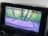 【バックカメラ】駐車時に後方がリアルタイム映像で確認できます。大型商業施設や立体駐車場での駐車時や、夜間のバック時に大活躍!運転スキルに関わらず、今や必須となった装備のひとつです!