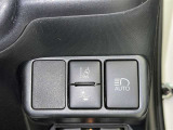 オートマチックハイビームとは、先行車や対向車のライトを認識し、ハイビームとロービームを自動で切り替える機能です。夜道の視界を確保します。詳細は販売店スタッフまでおたずねください。