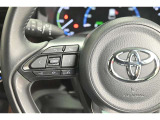 ステアリングスイッチ付き。前方から目を離すことなく操作することが可能です。