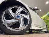 【純正オプション18インチアルミホイール】純正オプションホイールを装着。走行性能の向上に加え、外観もよりスタイリッシュになっています。