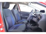 高いホールド性で運転姿勢が安定します。長距離ドライブでも疲れにくいのが魅力です。快適なドライビングライフをお送りください♪
