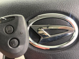 【キーレス】少し離れた場所からでもボタン一つでドアの開錠・施錠ができるのでとっても便利!ドアの鍵穴周りに傷をつけることもありません♪