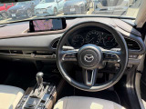 ハンドルも手にしっくり馴染み、握りやすくしっかり車の情報が伝わってきます。