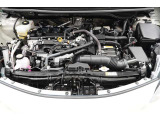 エンジンルームの樹脂部分は丁寧に磨いてツヤをだしています。当社の中古車のエンジンルームクリーニングはとても自信があります★