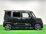 ドアは約90度に開くので荷物も積み込みやすく、乗り降りもしやすい♪ ロングドライブも快適に過ごせる工夫がいっぱいです♪♪