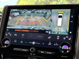 【パノラミックビューモニター】専用のカメラにより、上から見下ろしたような視点で360度クルマの周囲を確認することができます☆死角部分も確認しやすく、狭い場所での切り返しや駐車もスムーズに行えます。