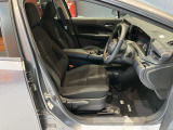 運転席まわりです。運転席からの視界が左右に広く隅々まではっきりと見渡せます!クルマの前端も把握しやすく安心して運転できます!