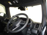 見通しのよいすっきりとした視界で、誰でも運転しやすいです。運転のしやすさは疲れにくさにも繋がりますよ♪