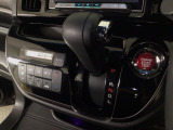 オートマチックシフトレバーは、手になじみ操作しやすい形状で安全運転にもつながります♪
