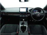 ◆視界広々で非常に運転しやすくロングドライブでも疲れを感じさせないすっきりとまとまったインパネ周りです。