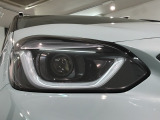 LEDヘッドライトは、点灯の瞬間から最大光量を発揮し、突然暗くなるトンネルなどでの安定感を高めます。