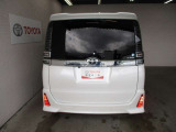 バックカメラが付いているので後方確認が非常にしやすいです。今や運転初心者も熟練者も必須装備!