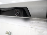 バックカメラが付いているので後方確認が非常にしやすいです。今や運転初心者も熟練者も必須装備!ついていて損はないですね♪