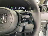 【ホンダセンシング】走行中に前方の車両等を認識し、衝突しそうな時は警報とブレーキで衝突回避と被害軽減をアシスト。より安全にドライブをお楽しみいただけます。