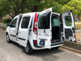 観音開きが人気のダブルバックドアとスライドドアを開けるとこんな感じです。