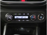 【オートエアコン】1年中快適な室内を提供!車内温度を設定すると、風量を自動で調整してくれます。
