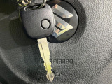 【キーレス】少し離れた場所からでもボタン一つでドアの開錠・施錠ができるのでとっても便利!ドアの鍵穴周りに傷をつけることもありません♪