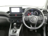 運転席からの視界はこんな感じです☆お気軽にご来店いただき、実際に座って是非お確かめください。ドライバーに寄り添う快適な操作フィールをもたらすステアリングです。