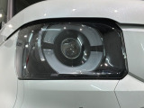 LEDヘッドライトは、点灯の瞬間から最大光量を発揮し、突然暗くなるトンネルなどでの安定感を高めます。