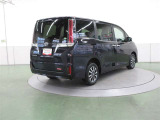 ピラー内蔵型リヤコンビネーションランプは、後続車からの高い視認性を確保し追突からのリスクを低減します。
