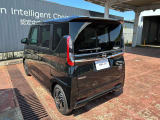フロントだけでなく、バックソナーも付いてるので駐車時もバッチリ補助してくれます(*^^*)