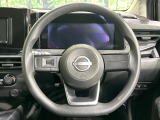 インテリアに合わせたデザインのステアリングは、運転される方のことも考え、運転しやすい形状、大きさです。是非一度、実際に触ってお確かめください。