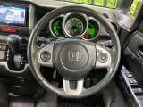 【純正革巻きステアリング】上質な革を使用することで、手にしっかり馴染みとても運転しやすいハンドルです♪