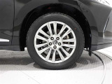 タイヤサイズは(255/55R18)で純正アルミホイールです。