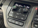 運転席と助手席の温度設定の変更が可能な左右独立タイプのデュアルエアコンです♪♪♪暑がりな人・寒がりな人も誰もが車内を快適にお過ごしいただけます♪♪♪