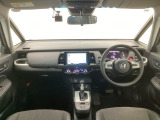 【前方視界】開放的な前方視界!運転がしやすく疲れにくいです♪窓が大きく、見通しがとっても良いおクルマですよ♪