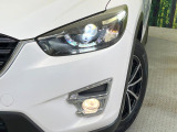 【LEDヘッドライト】悪天候や夜間走行時も良好な視界を確保し安心して運転できる高輝度LEDヘッドライトを装備!点灯速度が早く、消費電力も抑えられています。
